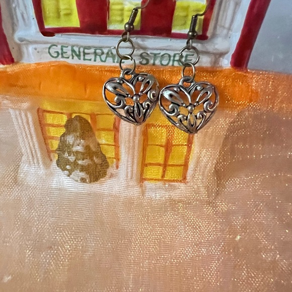 Dangling Heart Earrings in an Antique Metal Intricate Design - Picture 4 of 4